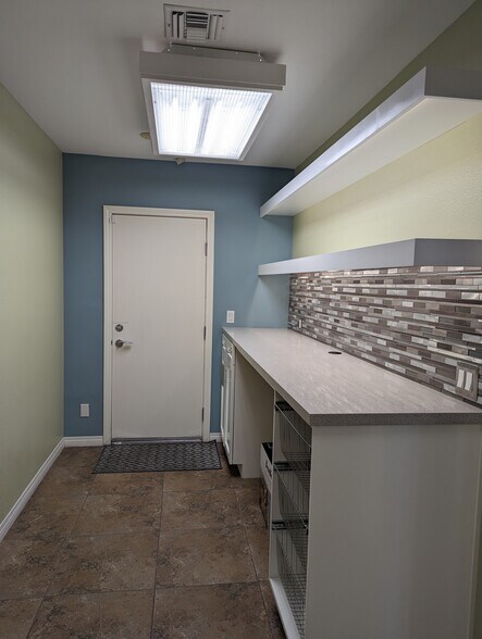 More Photos Of 201 E Ramon Rd, Palm Springs Office Residential For Lease