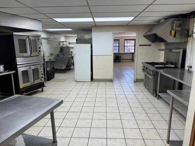 More Photos Of 1505 E Portland Rd, Newberg Restaurant For Lease