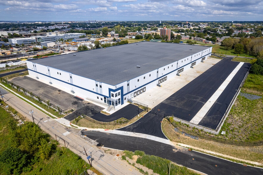 More Photos Of 332 S 17th St, Camden Distribution For Lease