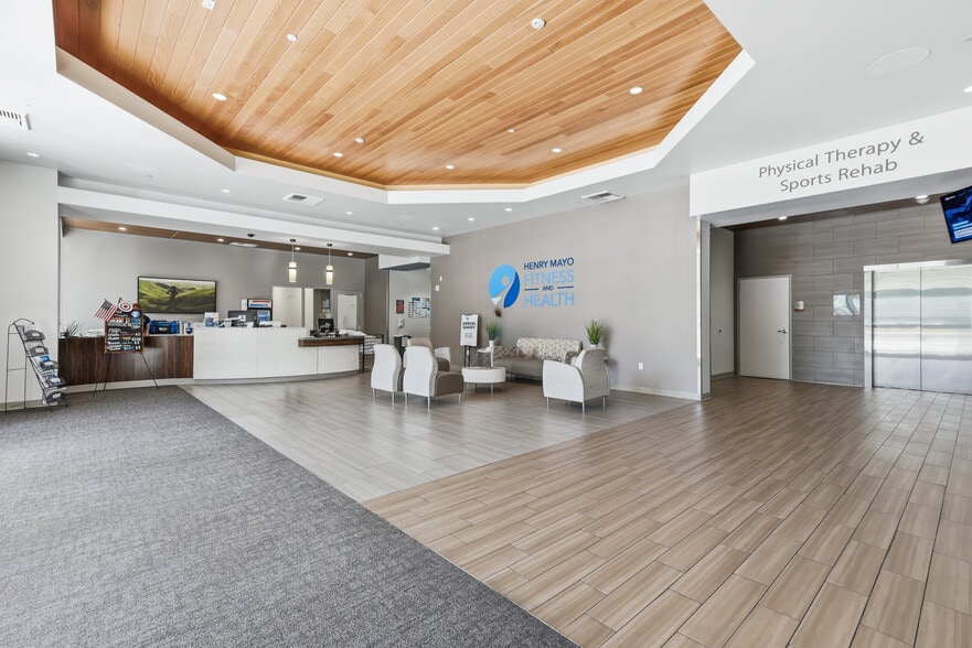 More Photos Of 24525 Town Center Dr, Valencia Parking Garage For Sale