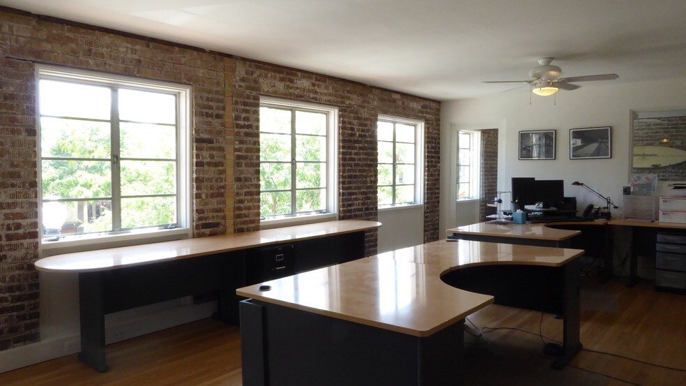 More Photos Of 451-461 E Main St, Ventura Storefront For Lease