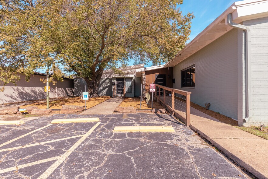 More Photos Of , Ardmore Office For Sale