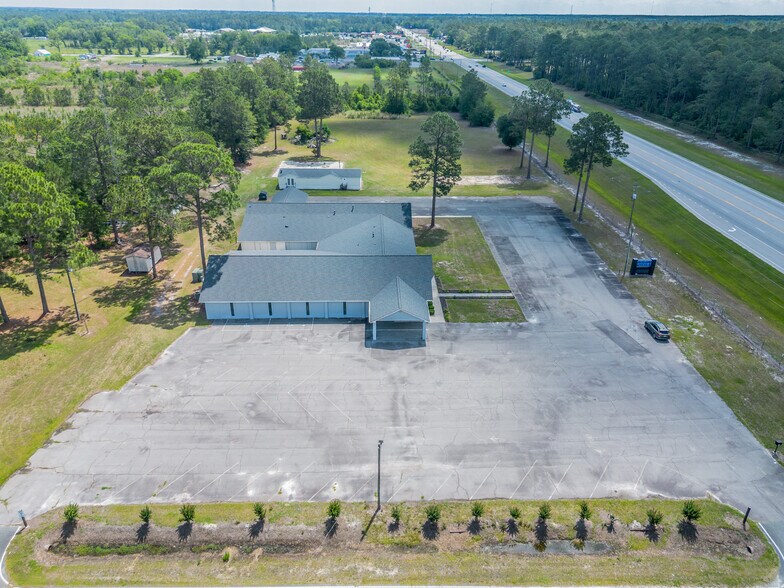 More Photos Of 128 University Blvd, Waycross Flex For Sale
