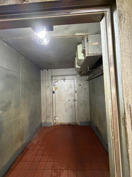 More Photos Of 39 Mechanic St, Marlborough Freestanding For Lease