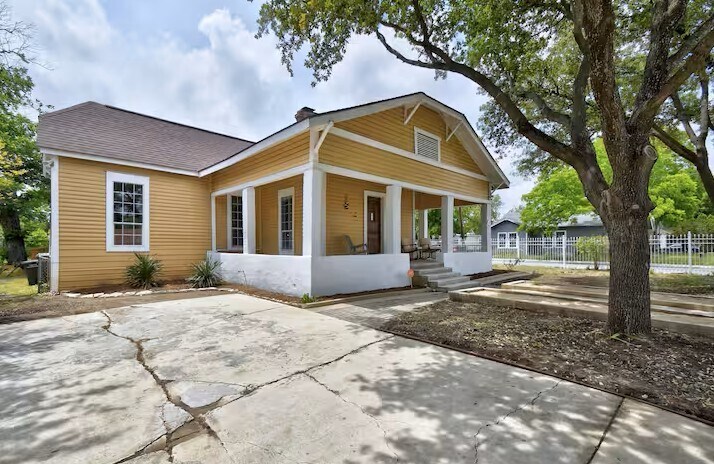 More Photos Of 1246 Waverly Ave, San Antonio Apartments For Sale