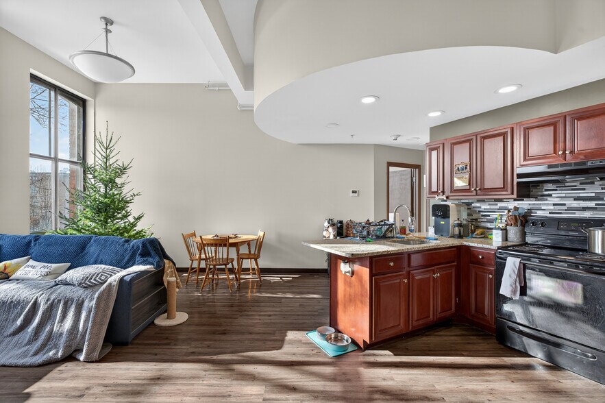 More Photos Of 27 Washington St, Westfield Apartments For Sale