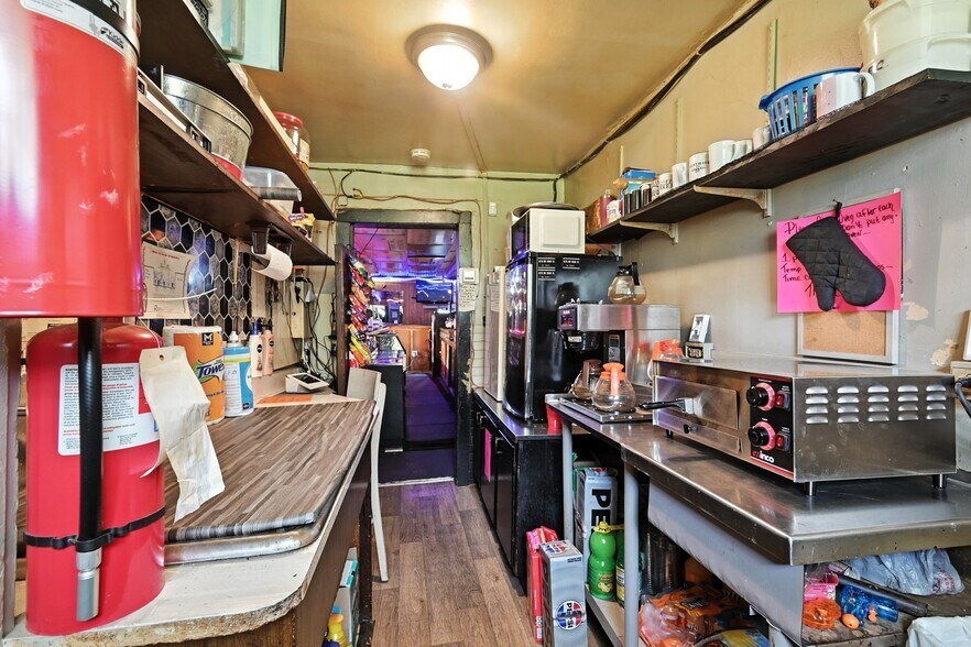 More Photos Of 451 Grace St, Mansfield Bar For Sale