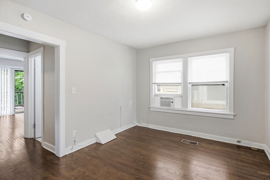 More Photos Of 1109 W 40th St, Kansas City Apartments For Sale