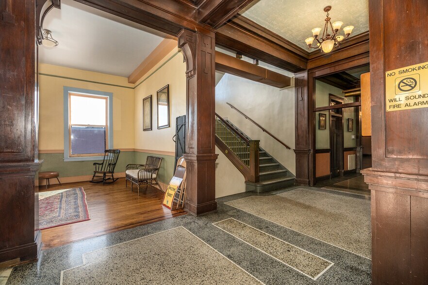 More Photos Of 1329 Walnut St, Murphysboro Office For Sale