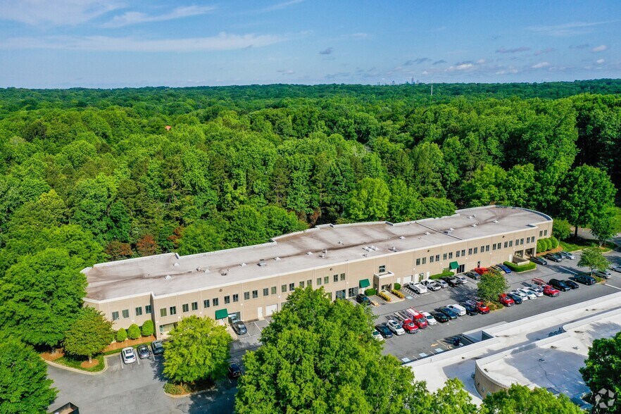 More Photos Of 8510 McAlpine Park Dr, Charlotte Unknown For Lease