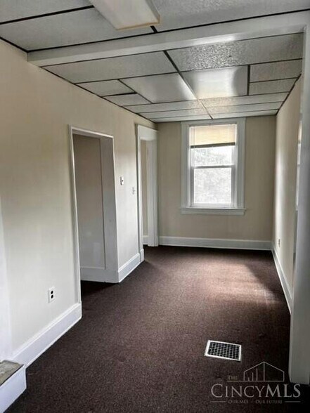 More Photos Of 1590 W Galbraith Rd, Cincinnati Office For Sale