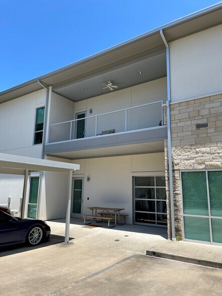 More Photos Of 3187 Paluxy Dr, Tyler Office For Sale