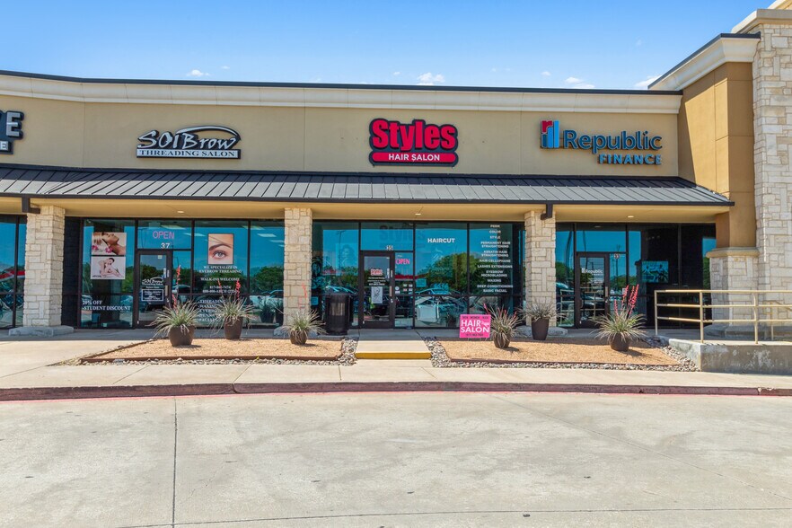 More Photos Of 910-1012 S Crowley Rd, Crowley Unknown For Lease