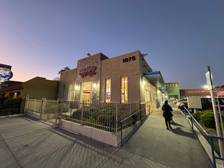 More Photos Of 1075 E Pacific Coast Hwy, Long Beach Storefront Retail Office For Sale