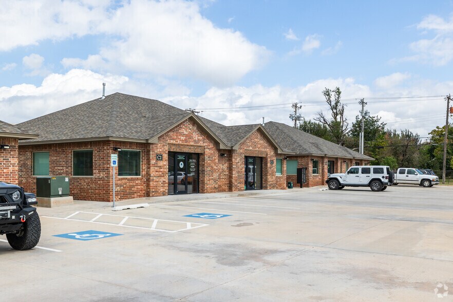 More Photos Of 4107 N Council Rd, Bethany Medical For Lease