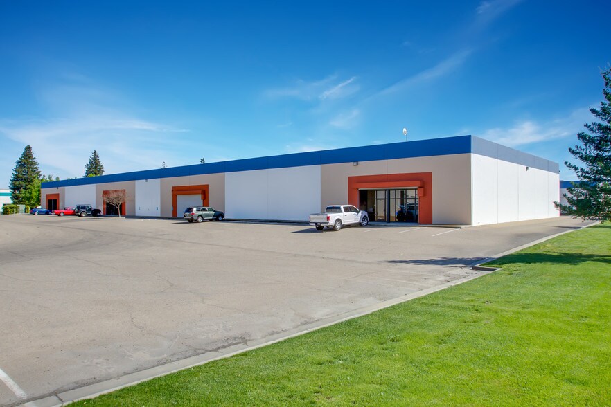 More Photos Of 2998 S Angus Ave, Fresno Service For Lease