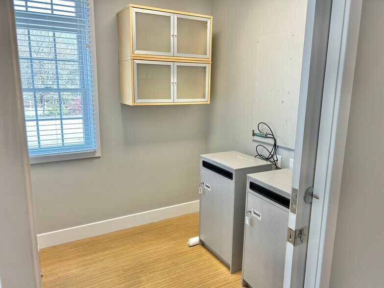 More Photos Of 33 Dale Rd, Avon Office For Lease