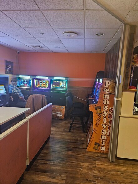 More Photos Of 125 W Main St, Mechanicsburg Restaurant For Sale