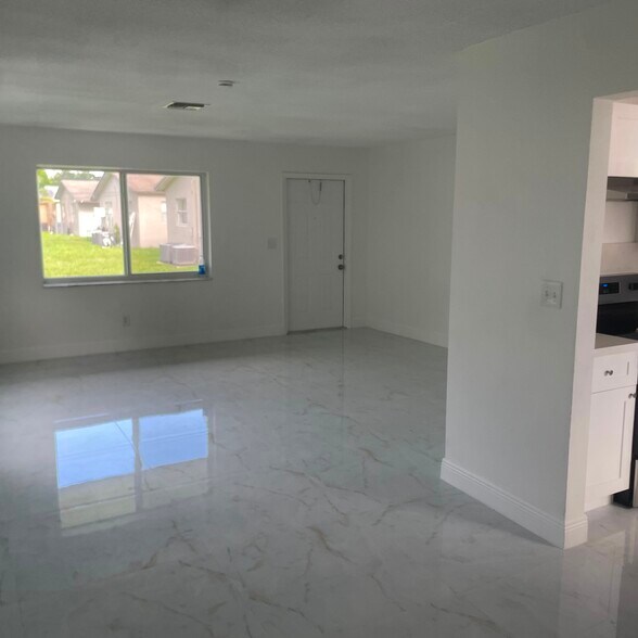 More Photos Of 5923 Pierce St, Hollywood Multifamily For Sale