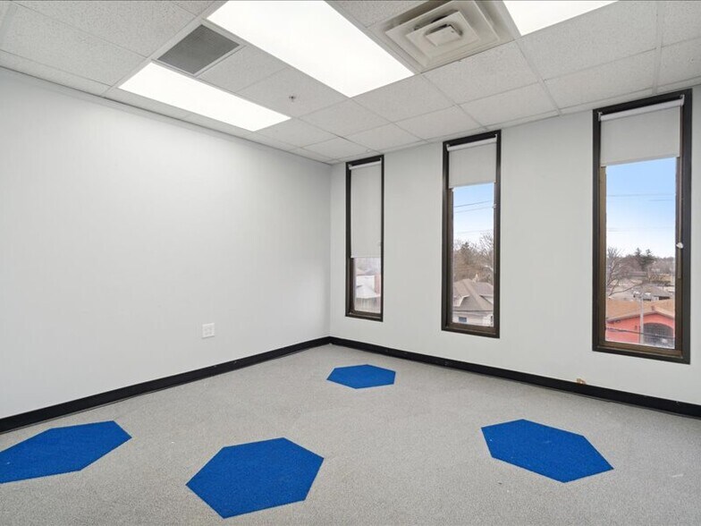 More Photos Of 1100 W Saginaw St, Lansing Medical For Sale