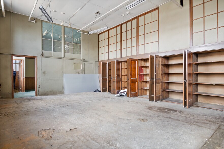 More Photos Of 5039-5045 W Lake St, Chicago Manufacturing For Lease