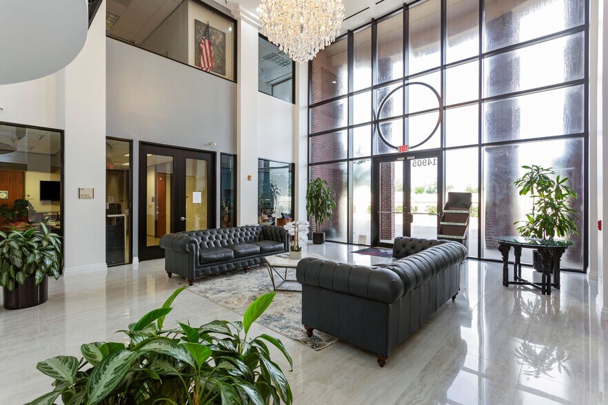 More Photos Of 14905 Southwest Fwy, Sugar Land Office For Lease