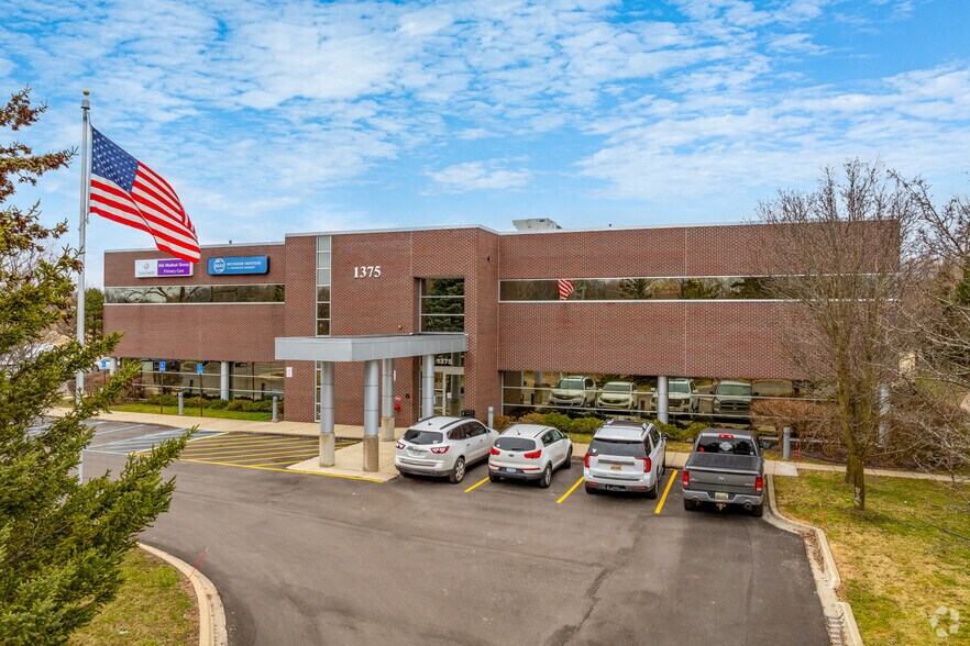 More Photos Of 1375 S Lapeer Rd, Lake Orion Medical For Lease
