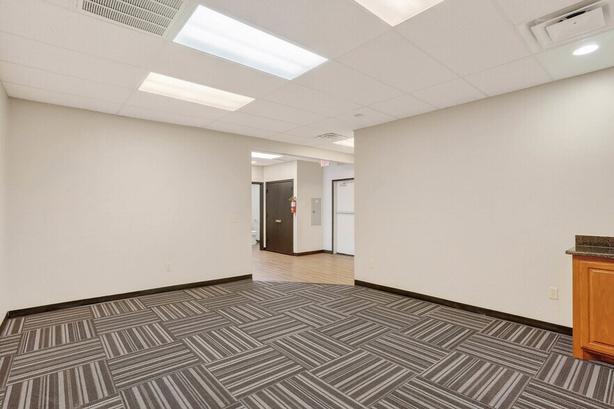 More Photos Of 17311 NE 23rd St, Choctaw Office For Lease
