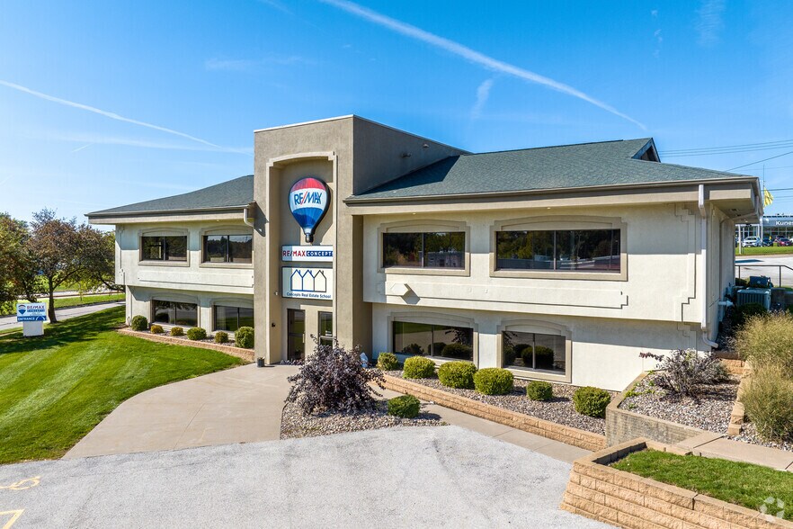 More Photos Of 3709 N Harrison St, Davenport Office For Lease