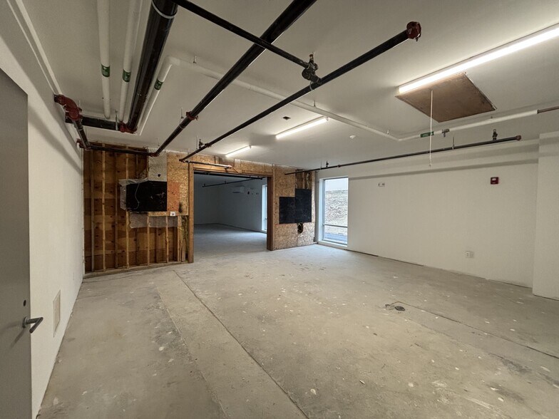 More Photos Of 424 Payne Rd, Scarborough Storefront Retail Office For Lease