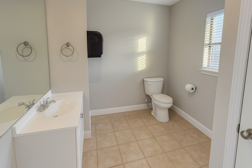 More Photos Of 111 W Camphor Ave, Foley Office For Lease