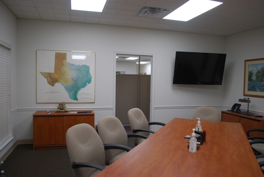 More Photos Of 103 E Main St, Pflugerville Office For Lease