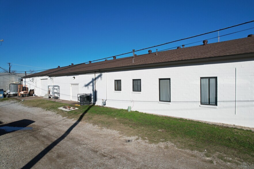 More Photos Of 517 N 5th St, Garland Warehouse For Lease