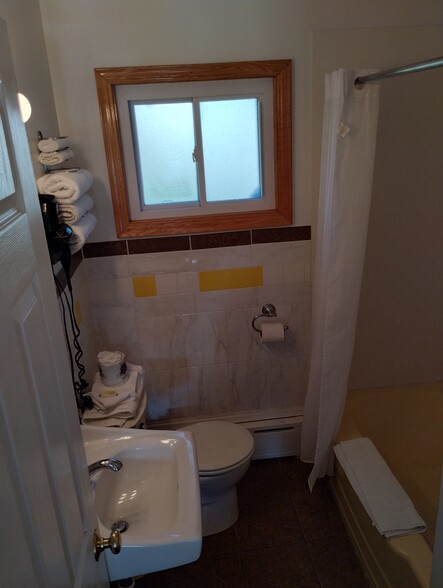 More Photos Of 3107 W Lake Rd, Erie Hotel For Sale