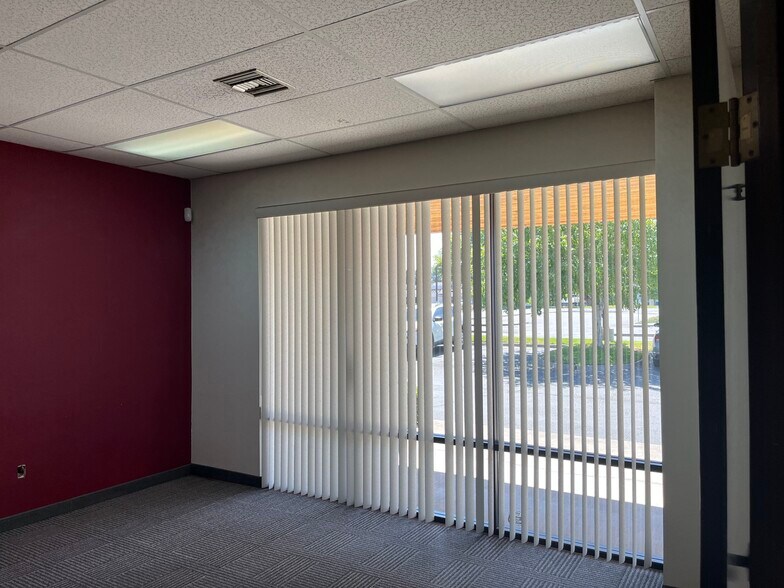 More Photos Of 100 N Morain St, Kennewick General Retail For Lease