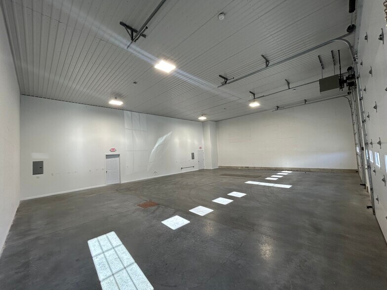 More Photos Of 6 Oxbow Pond Rd, Canterbury Flex For Lease