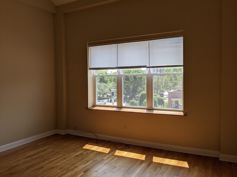More Photos Of 4940-4942 N Sheridan Rd, Chicago Apartments For Sale