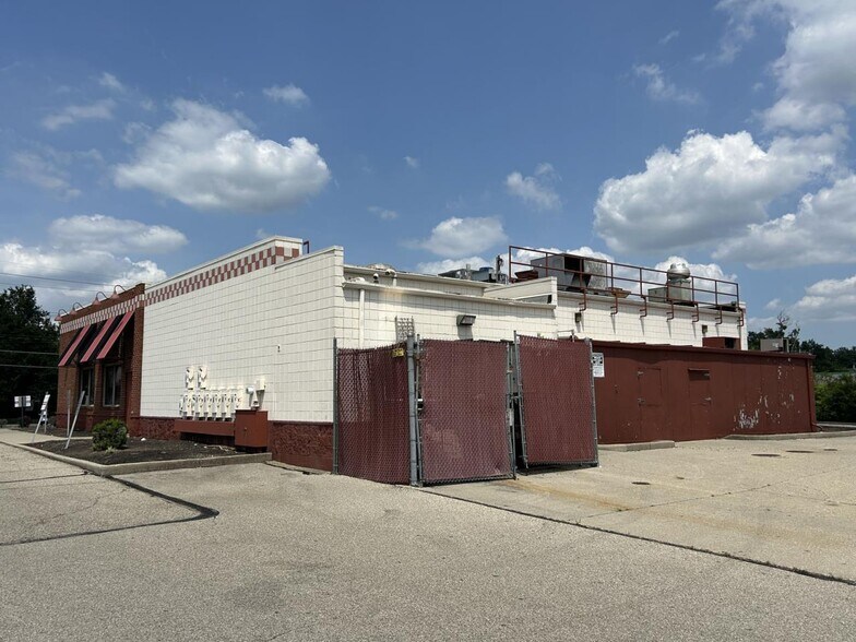 More Photos Of 1575 W Galbraith Rd, Cincinnati Restaurant For Sale