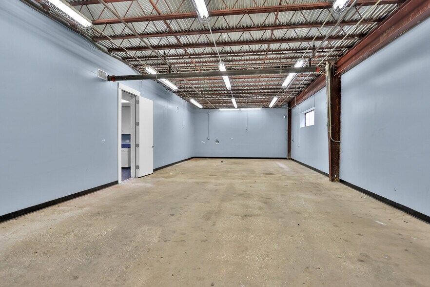 More Photos Of 1207 N Fm 3083 Rd, Conroe Distribution For Lease