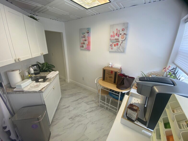 More Photos Of 601-625 SW 57th Ave, Miami Storefront Retail Office For Lease
