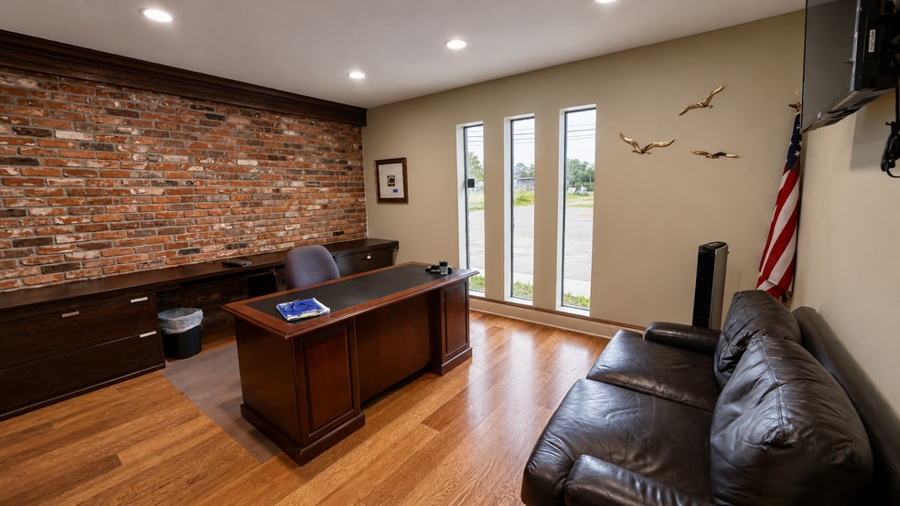 More Photos Of 5114-5116 Stepp Ave, Jacksonville Warehouse For Sale