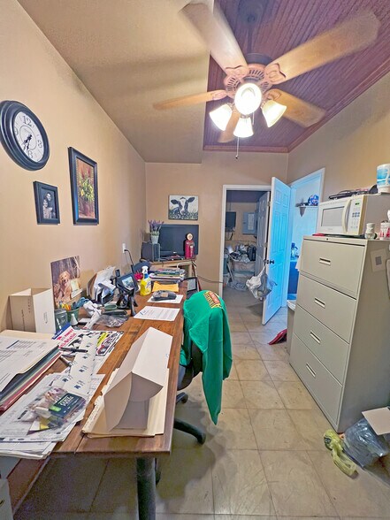 More Photos Of 1360 W Market St, Red Bud Industrial For Sale