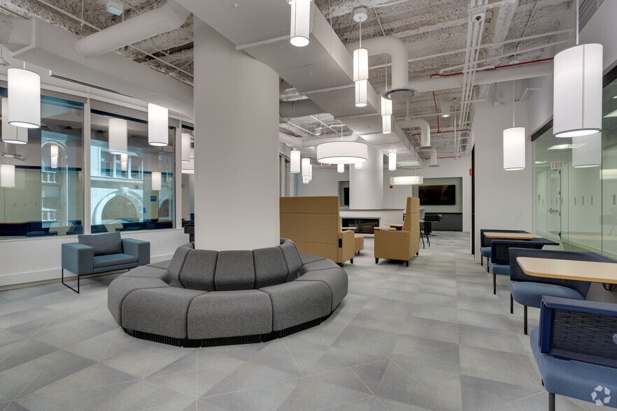 More Photos Of 10 S LaSalle St, Chicago Office For Lease