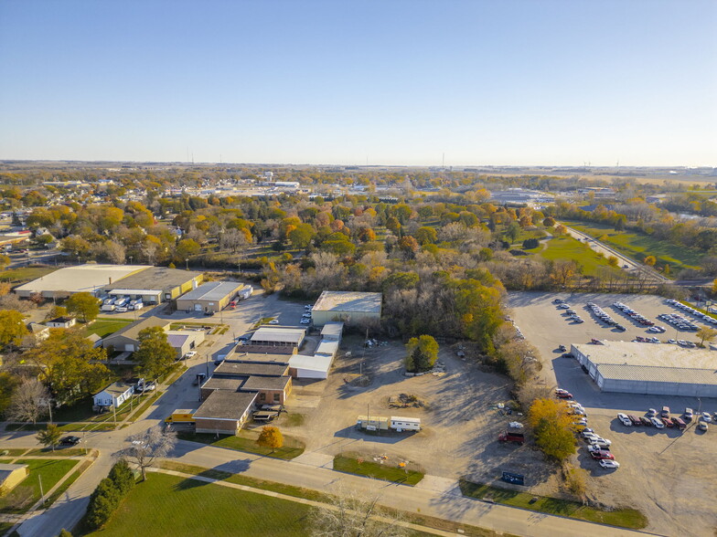 More Photos Of 708-712 S Jefferson Ave, Mason City Flex For Sale