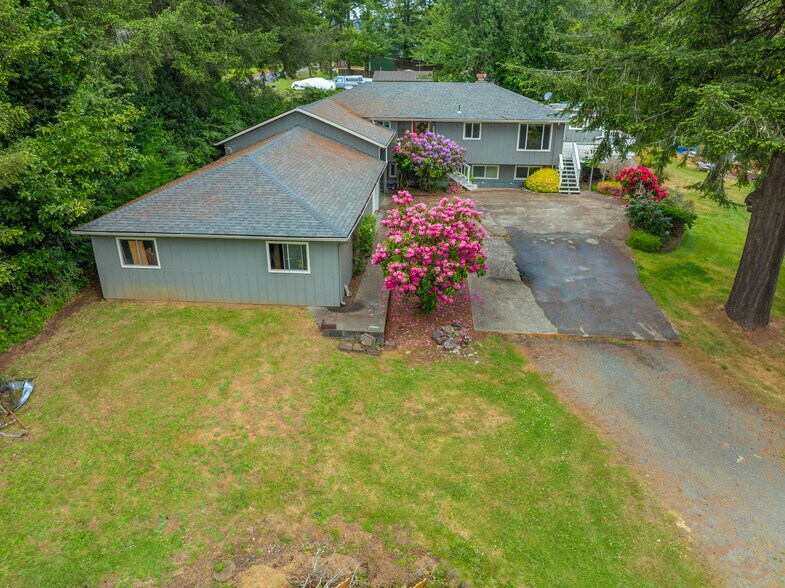 More Photos Of 498 W Central Blvd, Coquille Self Storage For Sale
