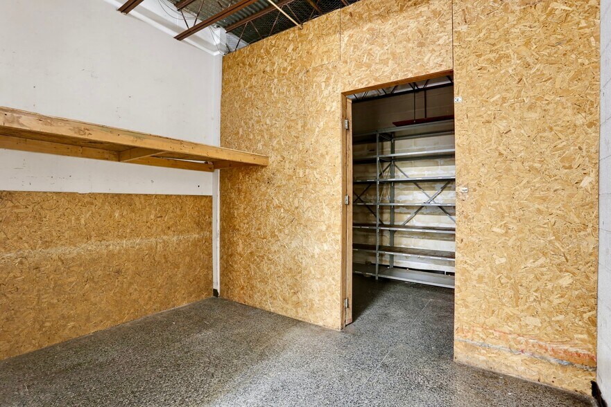 More Photos Of 505 Jermor Ln, Westminster Restaurant For Lease