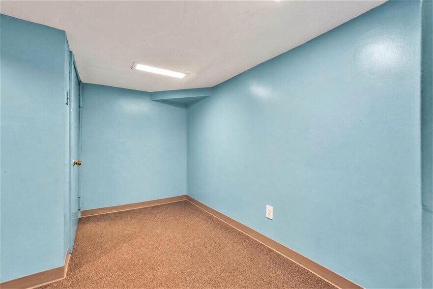 More Photos Of 10717 Metropolitan Ave, Forest Hills Flex For Sale