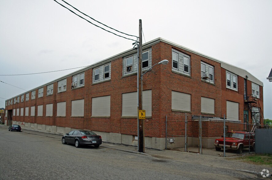 More Photos Of 135 Mcdonough St, Portsmouth Warehouse For Lease