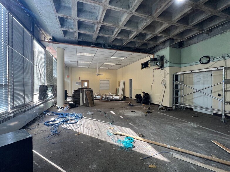 More Photos Of 111 Lafayette Ave, White Plains Warehouse For Lease