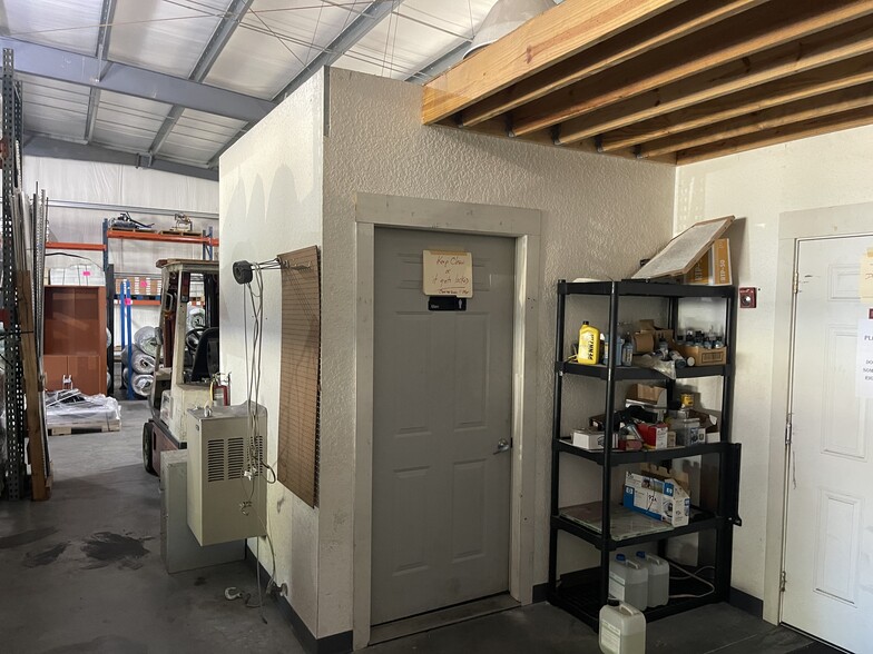 More Photos Of 1817 Greenleaf Ln, Leesburg Light Distribution For Sale